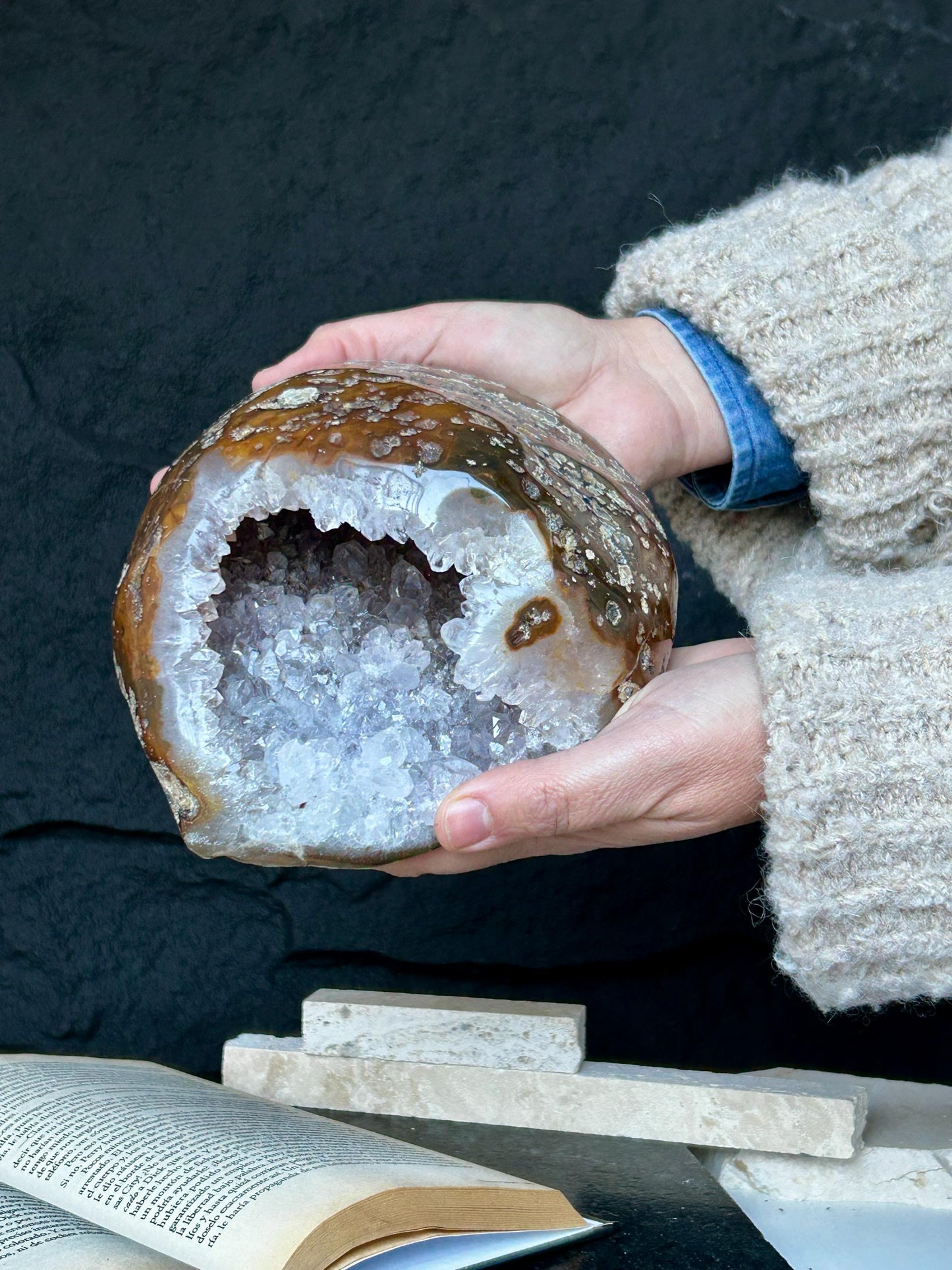 Quartz stone geode