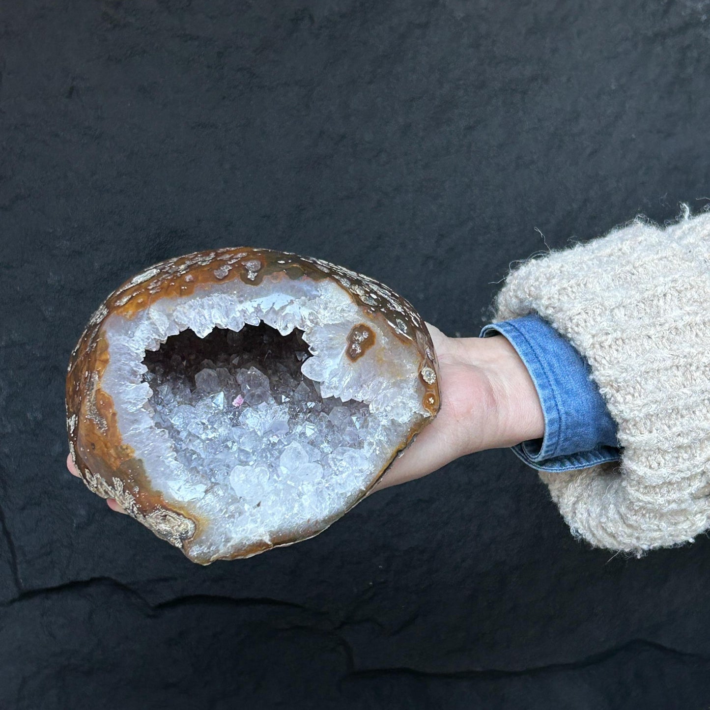 Quartz stone geode