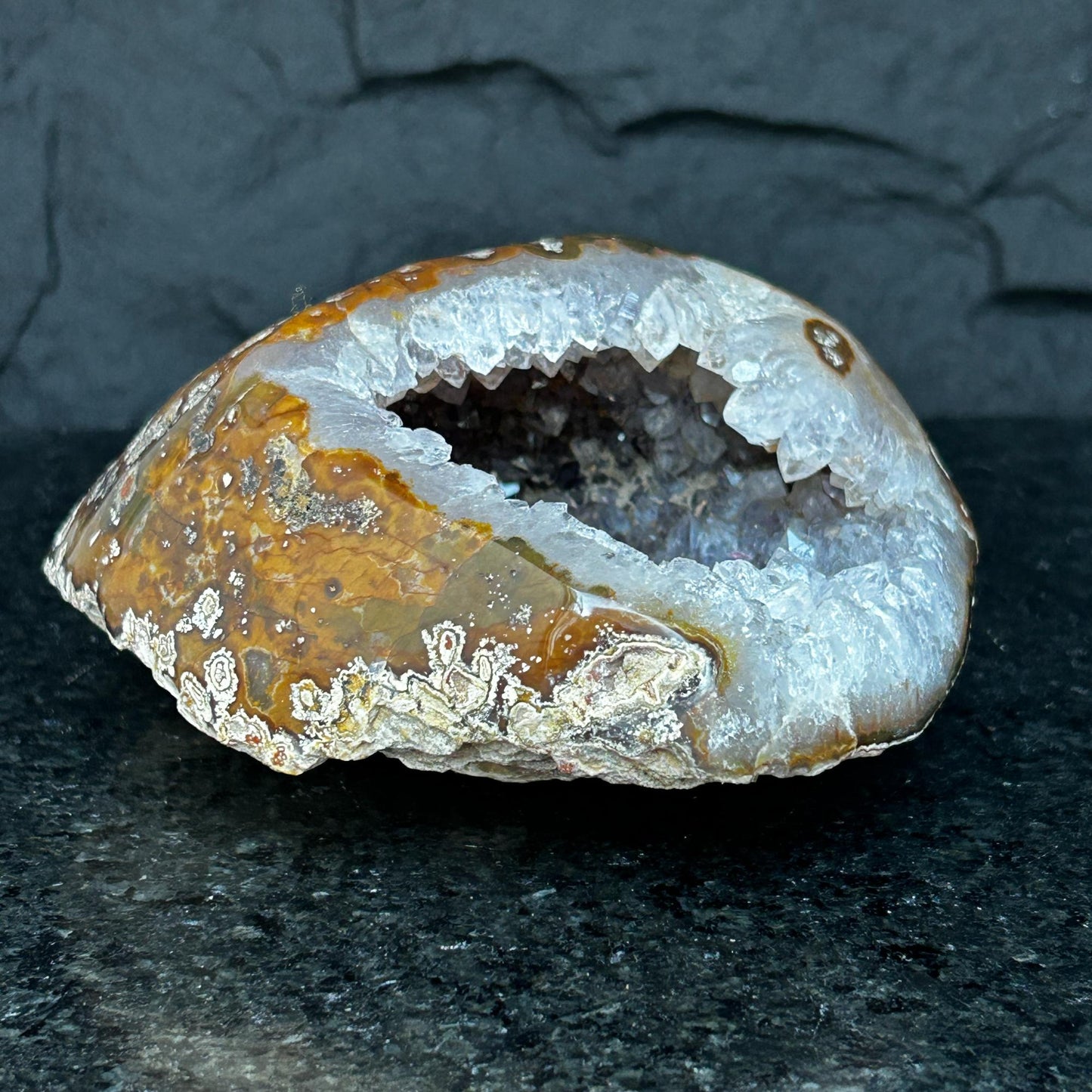 Quartz stone geode