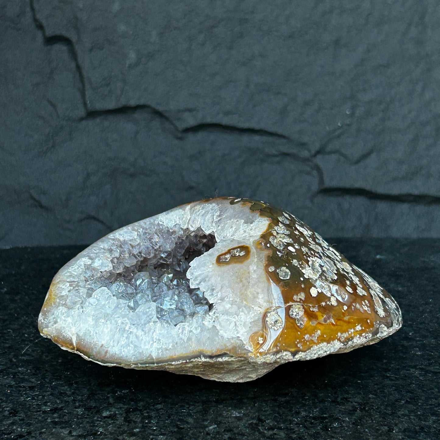 Quartz stone geode