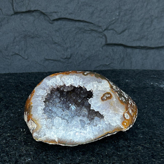 Quartz stone geode
