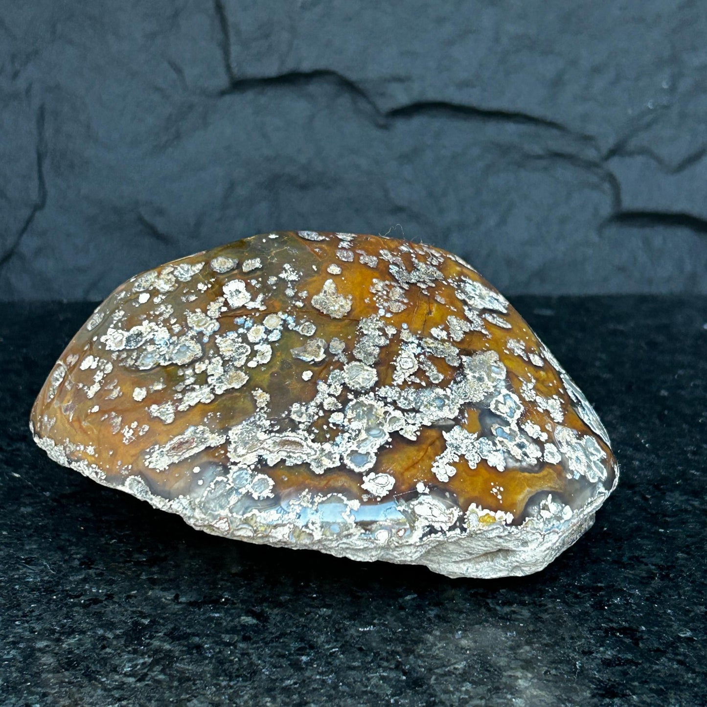 Quartz stone geode back