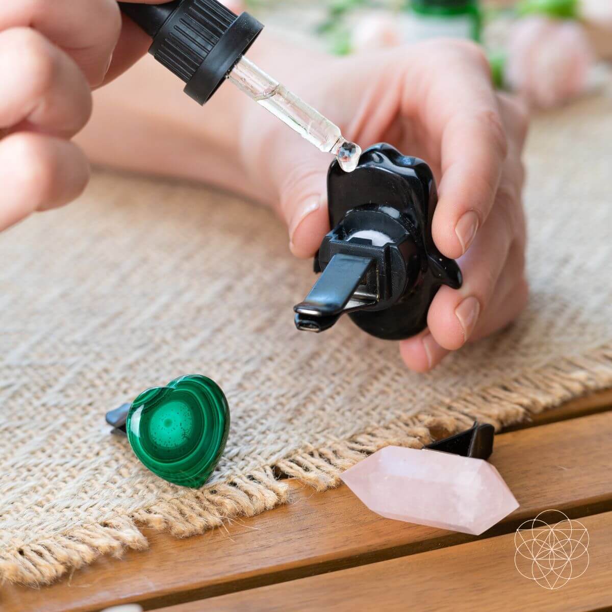 hamsa-hand-of-safe-travels-aromatherapy-crystal-car-kit