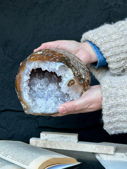 Quartz stone geode