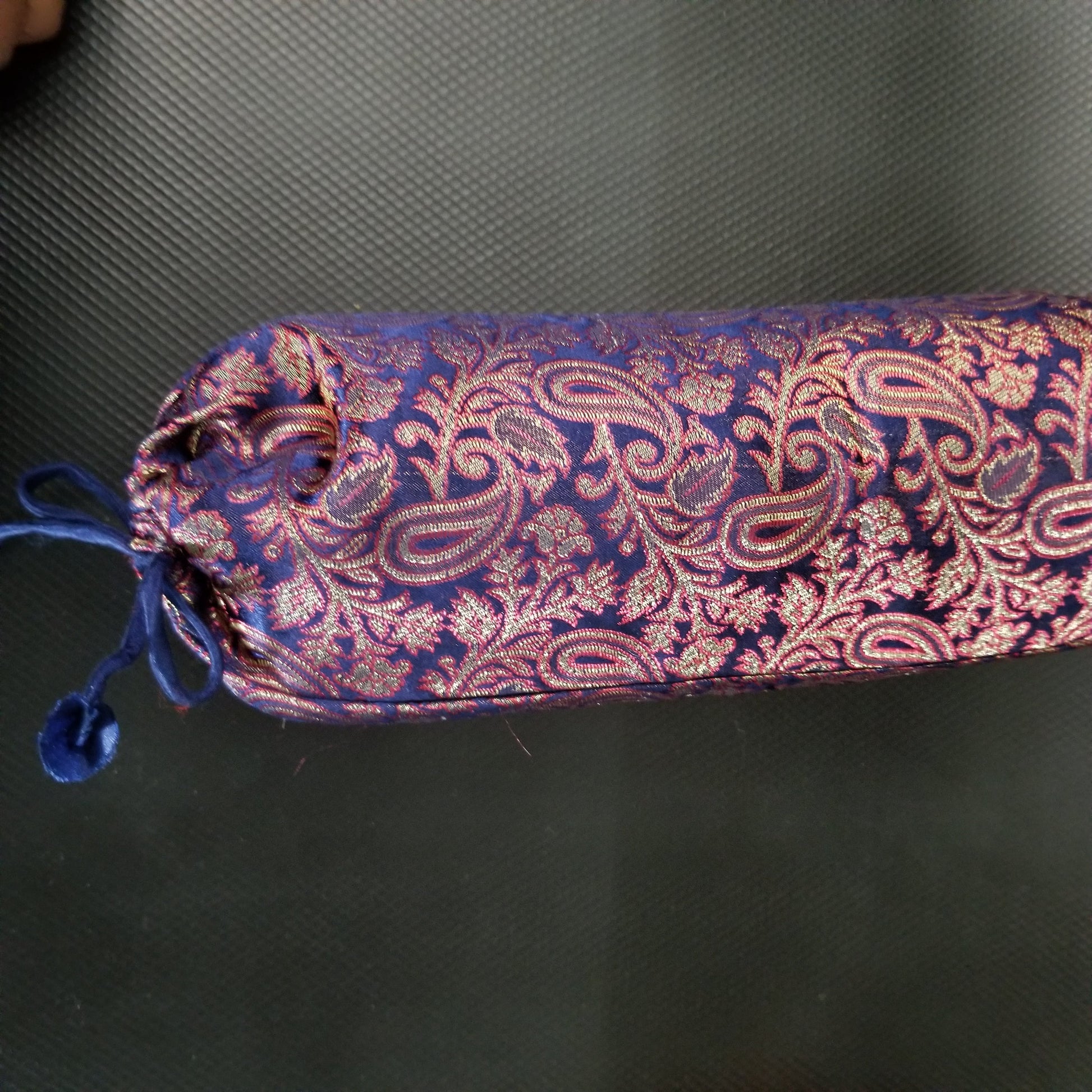 Silk neck pillow