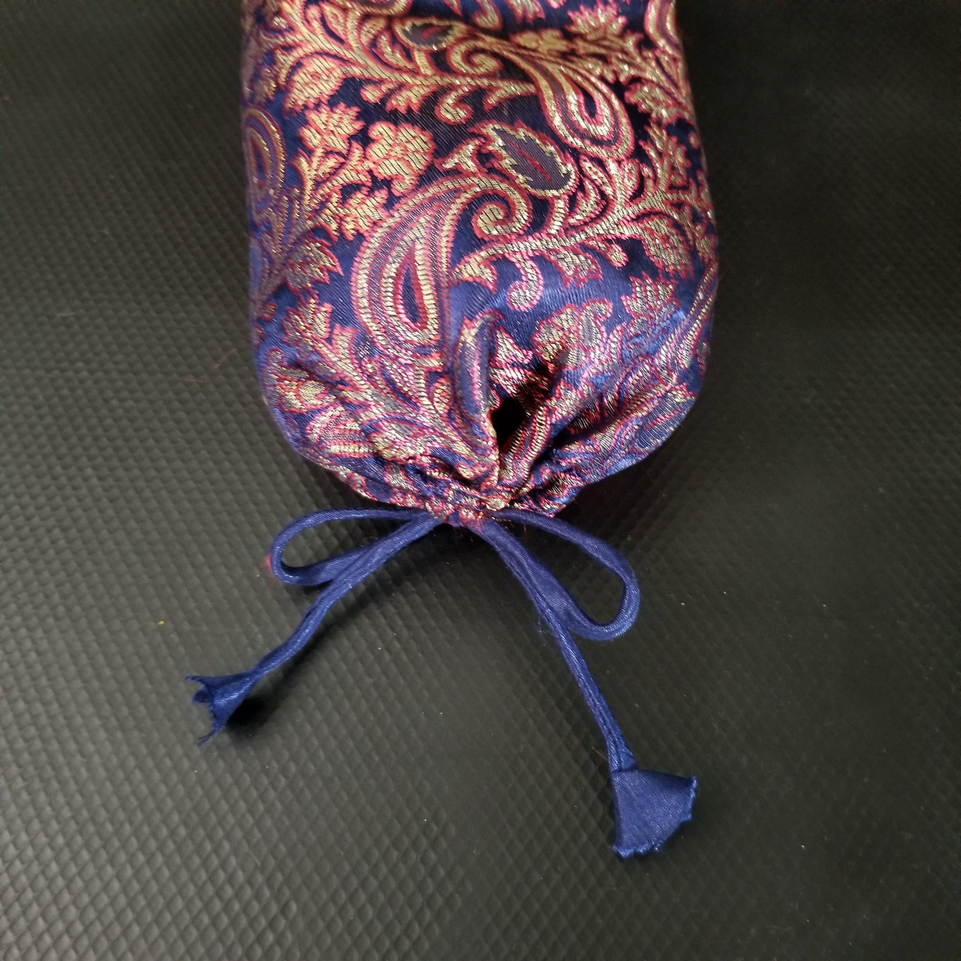 Silk neck pillow
