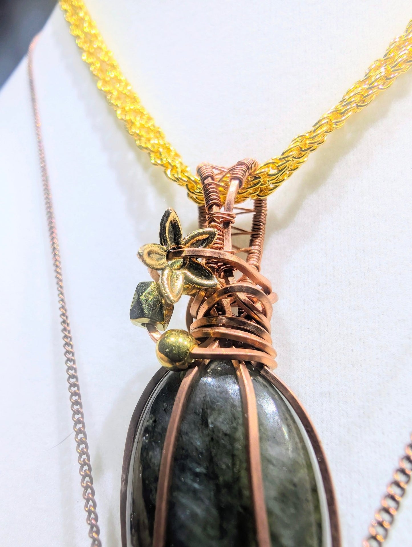 Raw Copper Labradorite Beaded Pendant Necklace - Ethereal Essentials